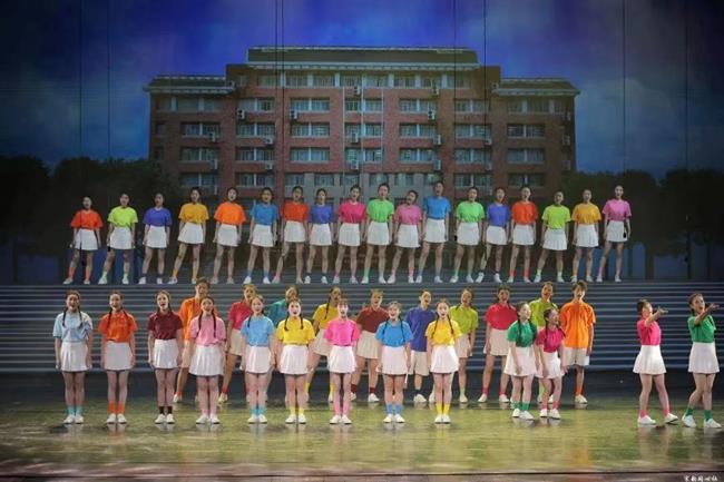 歌舞表演.jpg 歌舞表演.jpg