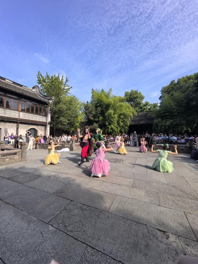 27.第十一届乌镇戏剧节 古镇嘉年华剧目《色彩》(1).jpg