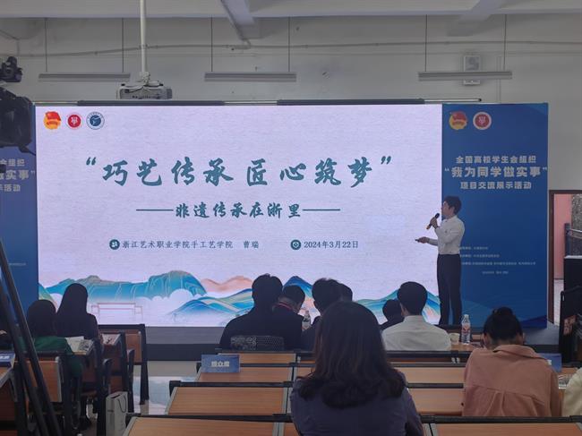 答辩现场.jpg 答辩现场.jpg